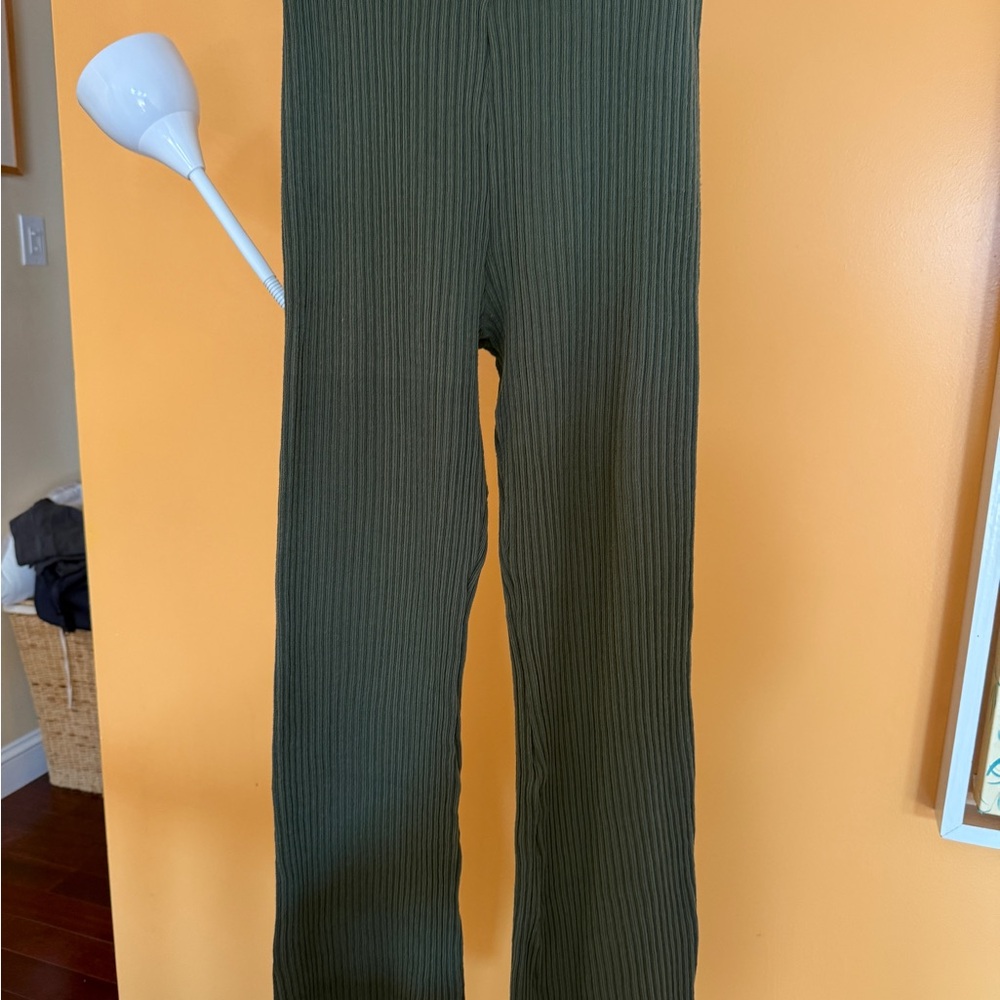 Zara Women’s Ribbed Olive Green Pants